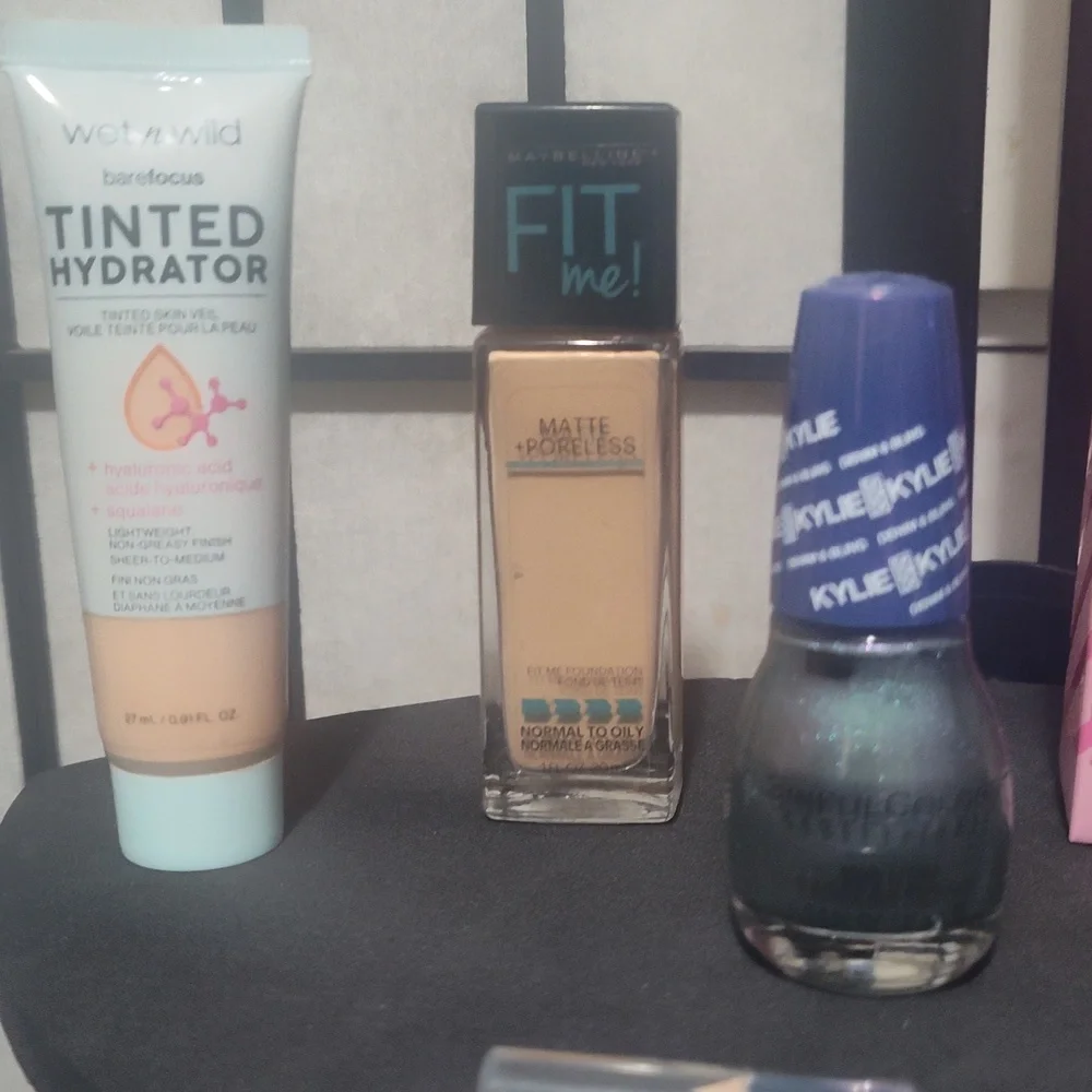 Makeup bundle - Picture 3 of 4